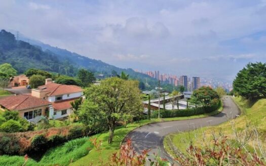 Casa en venta vía Las Palmas – Parte baja